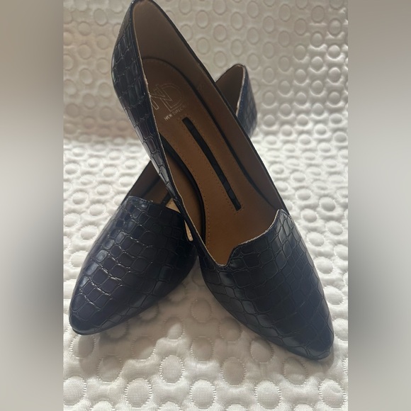 New Directions Navy Croc Embossed Kitten Heels Women’s Size 8 - Picture 6 of 9